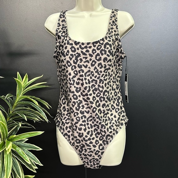 Nicole Miller Cheetah print one piece swimsuit,scoop back, padded, summer - Picture 1 of 12